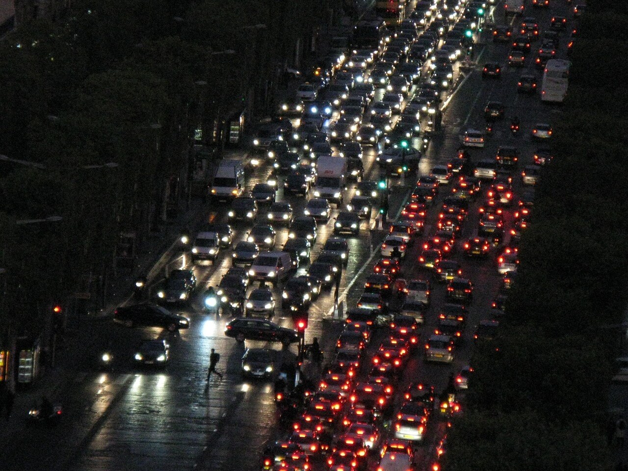 Road traffic is a highly sensitive issue and can pose a number of dangers if road users do not behave carefully and drive with foresight, as required by road traffic regulations.